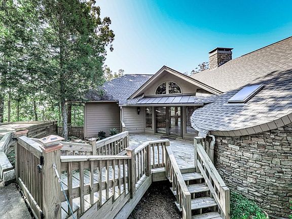 2nd image of 212 High Trail Vista Cir