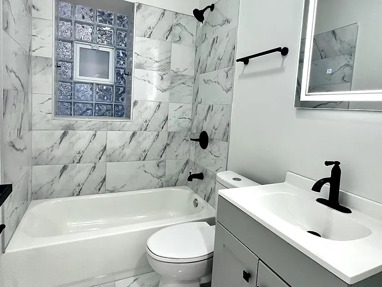 2946 N Rockwell St #3 — Photo 10