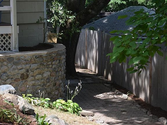 3rd image of 42 Appleton Ave
