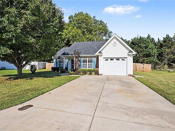 3rd image of 214 Cypress Ct