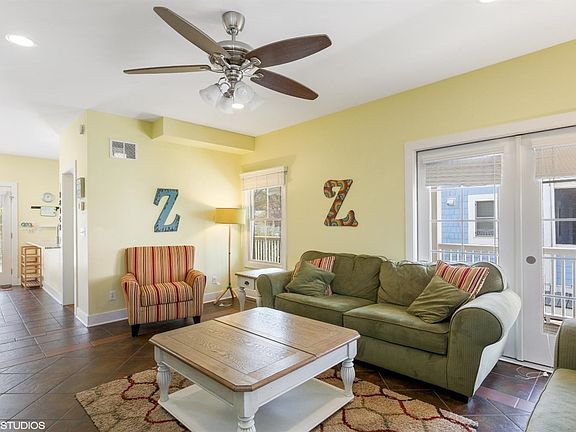 4th image of 212 Beachwalk Ln