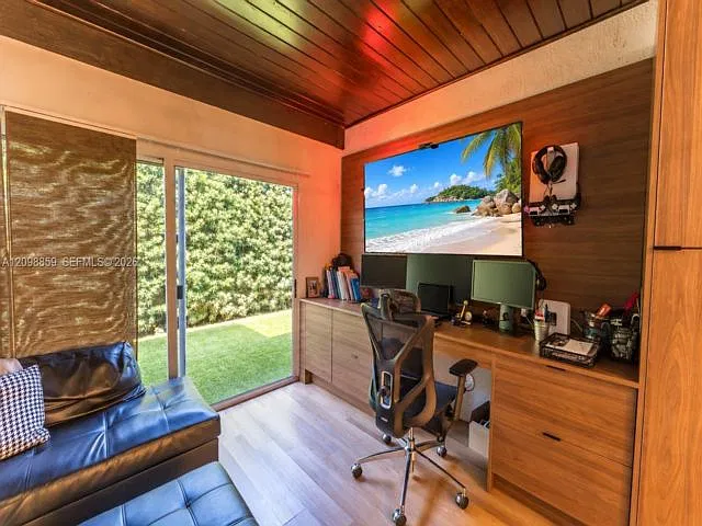 5 bed, 4.5 bath, 3780 sqft, $7,000 — Photo 3