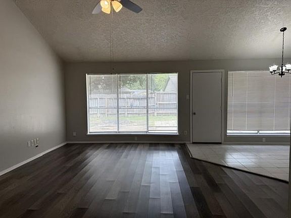 4th image of 21006 Bridgeview Cir