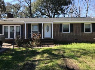 1284 Fort Dr, Hanahan, SC 29410