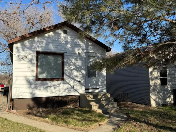920 6th Ave E, Williston, ND 58801