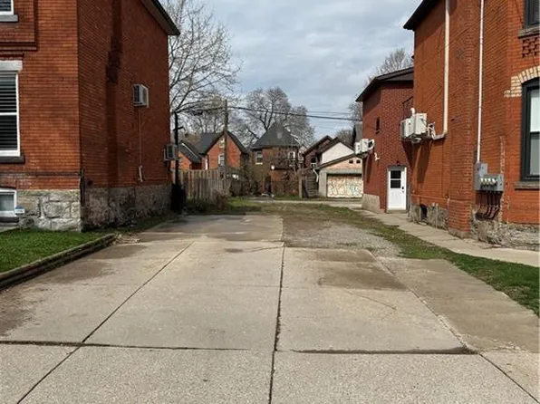 80 Ontario Ave, Hamilton, ON L8N 2X2