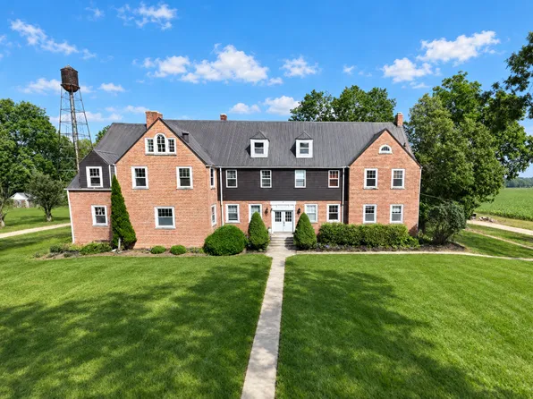 5747 S Peek Home Rd, Polo, IL 61064