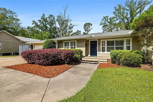 4 bed, 3.0 bath, 2484 sqft, $1,800 — Photo 2