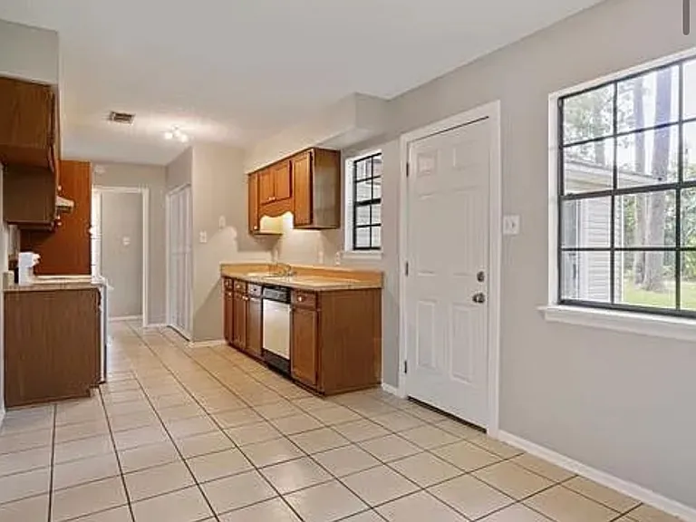 18173 Holly Ridge Dr — Photo 7