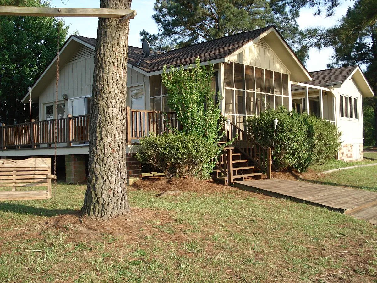 2 bed, 1250 sqft, $1,450 — Photo 2