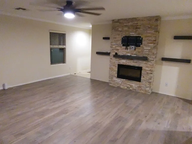 906 E Desert Rose Trl — Photo 2