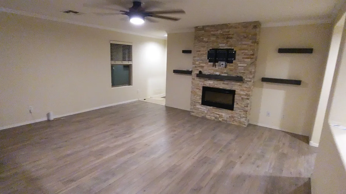 Building Photo - 906 E Desert Rose Trl