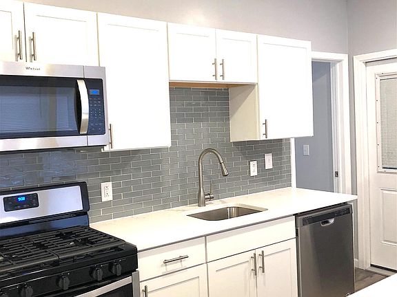 4th image of 304 Oak St #1