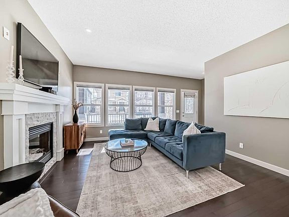 5th image of 90 Evanspark Rd NW