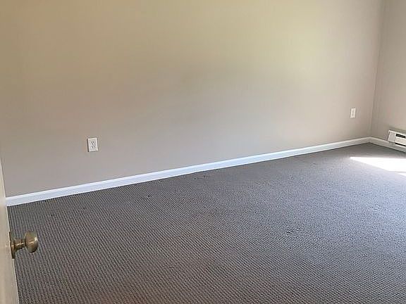 Spacious master w/ WIC