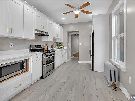 3rd image of 231 Garside St #6