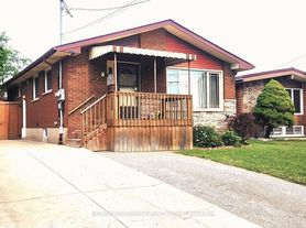 18 Greeningdon Dr, Hamilton, ON