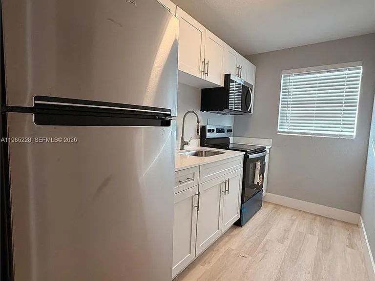 1258 NW 61st St #4 — Photo 2