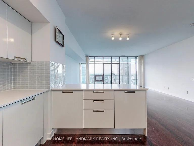 33 Charles St E #3406 — Photo 15