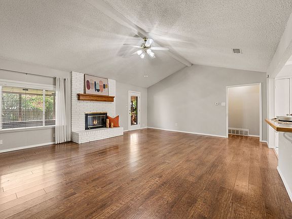 5th image of 1002 Shady Brook Dr