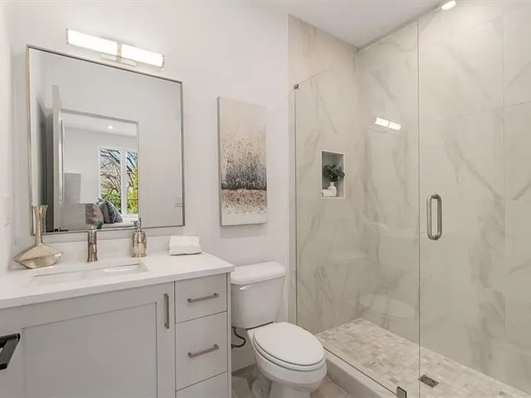 1237 Memorial Dr — Photo 37