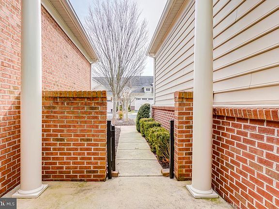 5th image of 44350 Oakmont Manor Sq