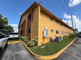 1501 W 42nd St, Hialeah, FL