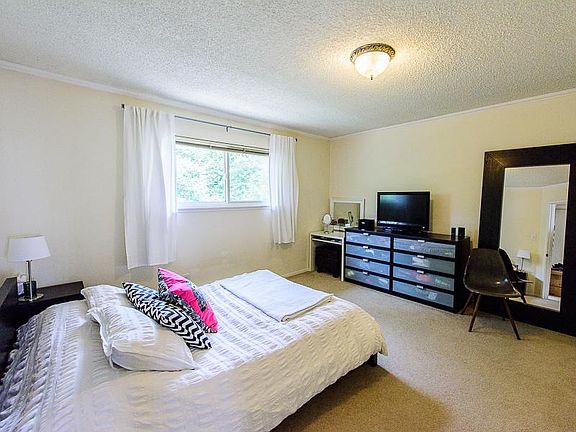 3rd image of 145 Carmel St APT 8