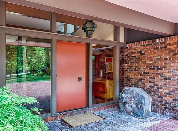3rd image of 11 Winding Brook Ln