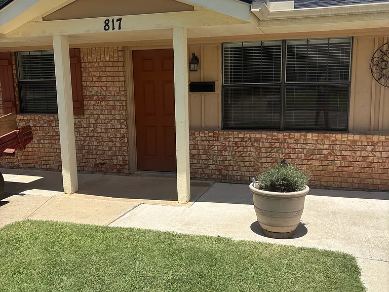 817 Owl St #817 — Photo 10