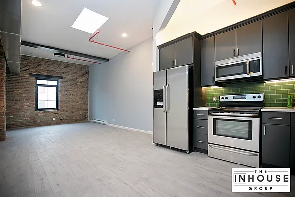 Rented by The InHouse Group | media 10