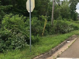 1426 Raymond Rd, Jackson, MS 39204