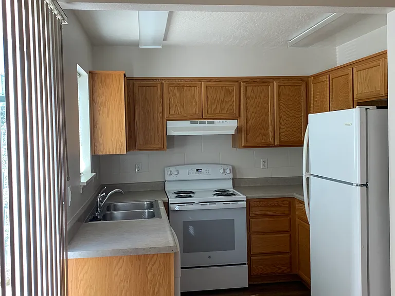 436 Holbrook Ln #C — Photo 8