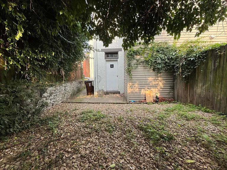 818 Main St — Photo 14