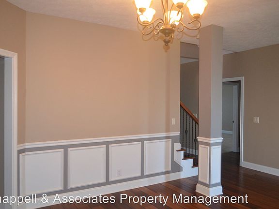 3rd image of 121 Bainbridge Dr