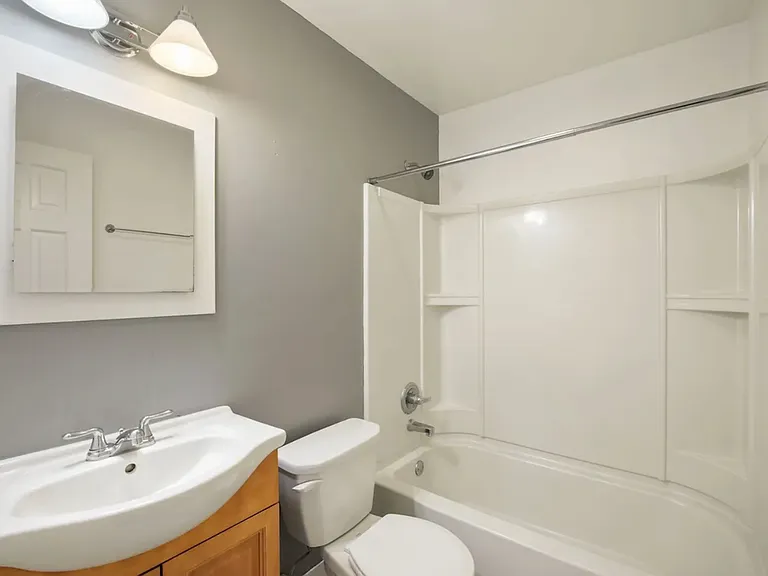 729 E 16th St #1 — Photo 4