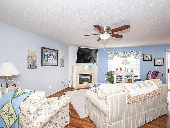 5th image of 2121 Carrick Ct Unit 202