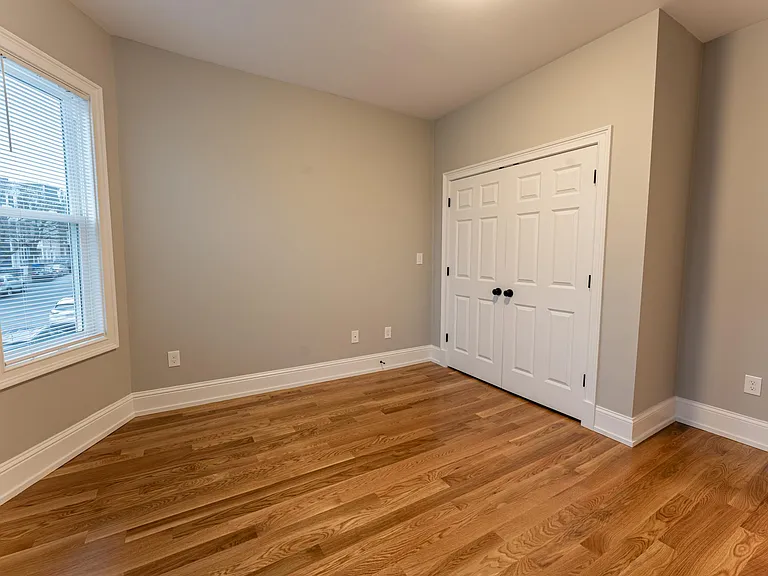 305 W 3rd St #2 — Photo 14