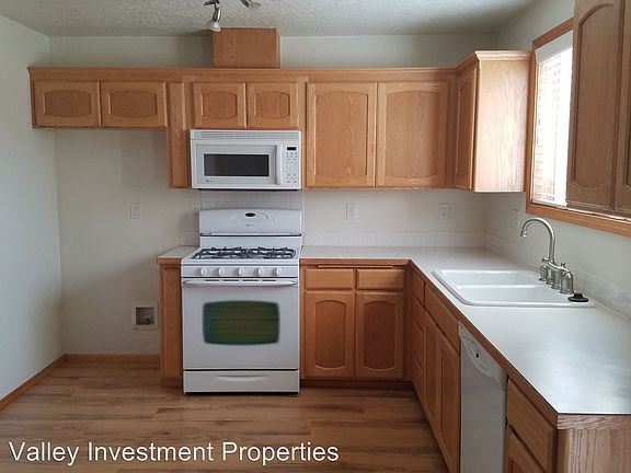 3rd image of 501 Creswood Dr