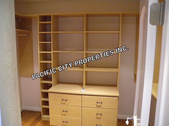 5th image of 285 Walnut St