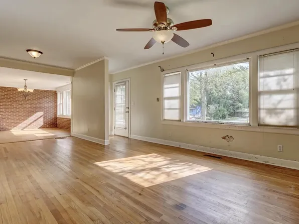 211 Oak Leaf Dr, Wilmington, NC 28403