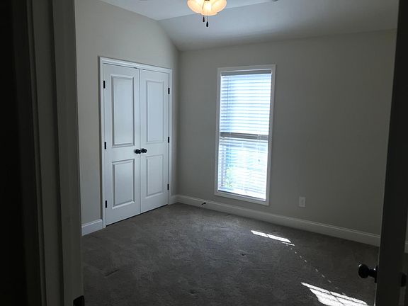 4th image of 102 Browtony Ct