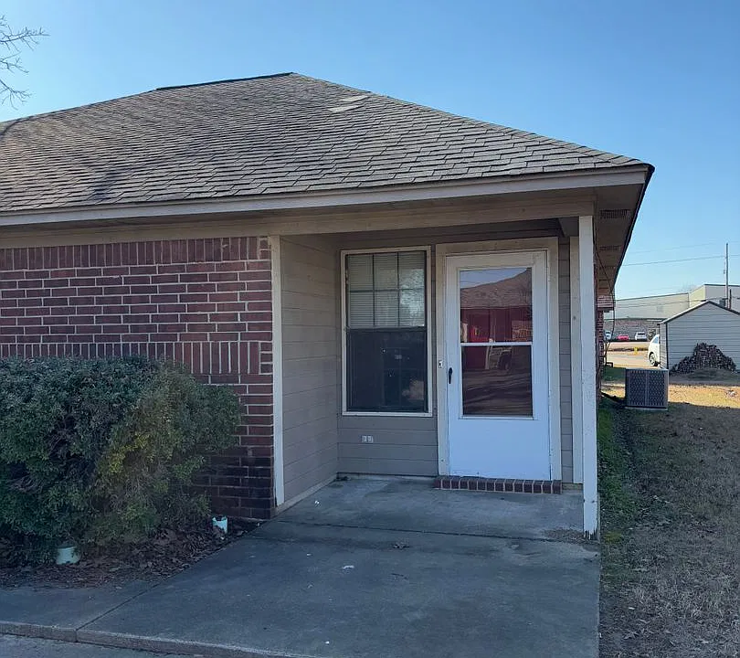 1200 N Kings Hwy