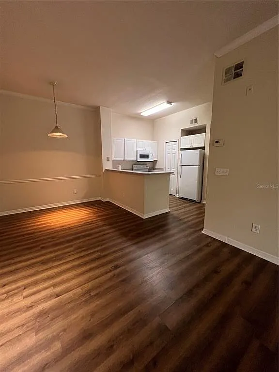 2 bed, 1.0 bath, 961 sqft, $1,650 — Photo 2