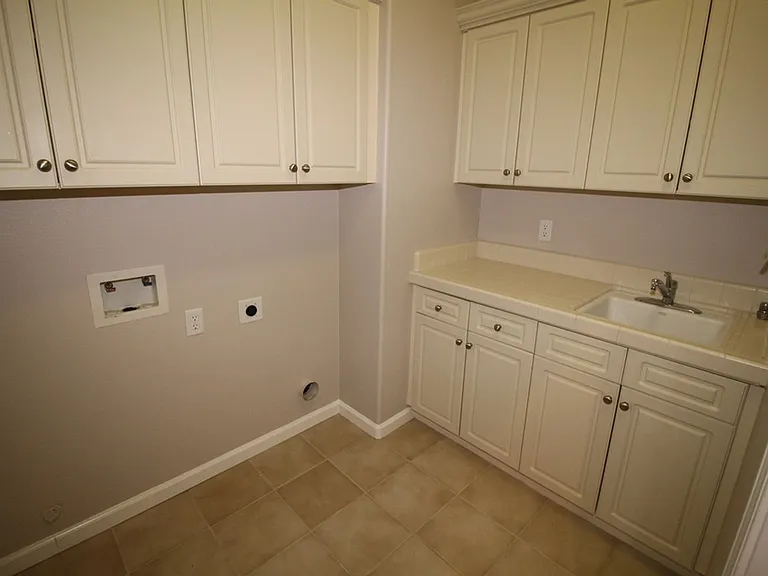 795 Heritage Ave — Photo 10