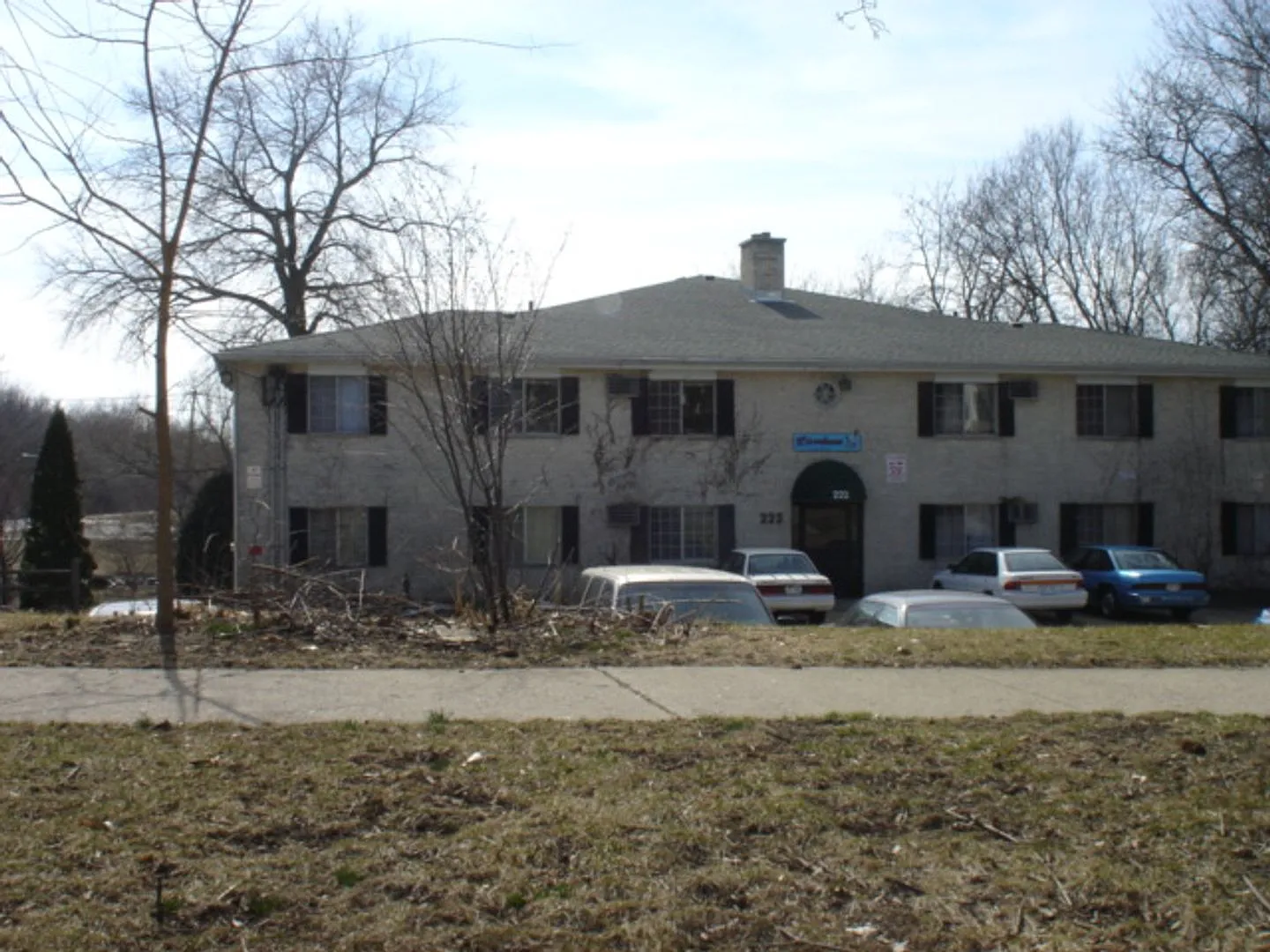 Riverside Manor — Photo 1