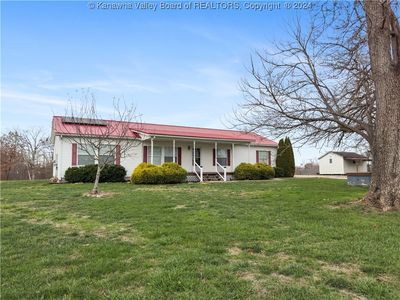 343 Village Ln, Milton, WV, 25541