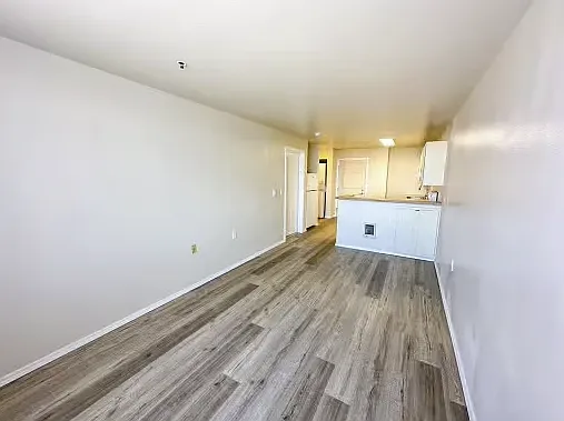 Colby Crest Apartments — Photo 14