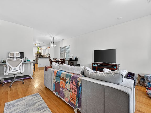 5th image of 3115 N Oakley Ave #1