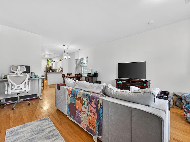 3115 N Oakley Ave #1 — Photo 5